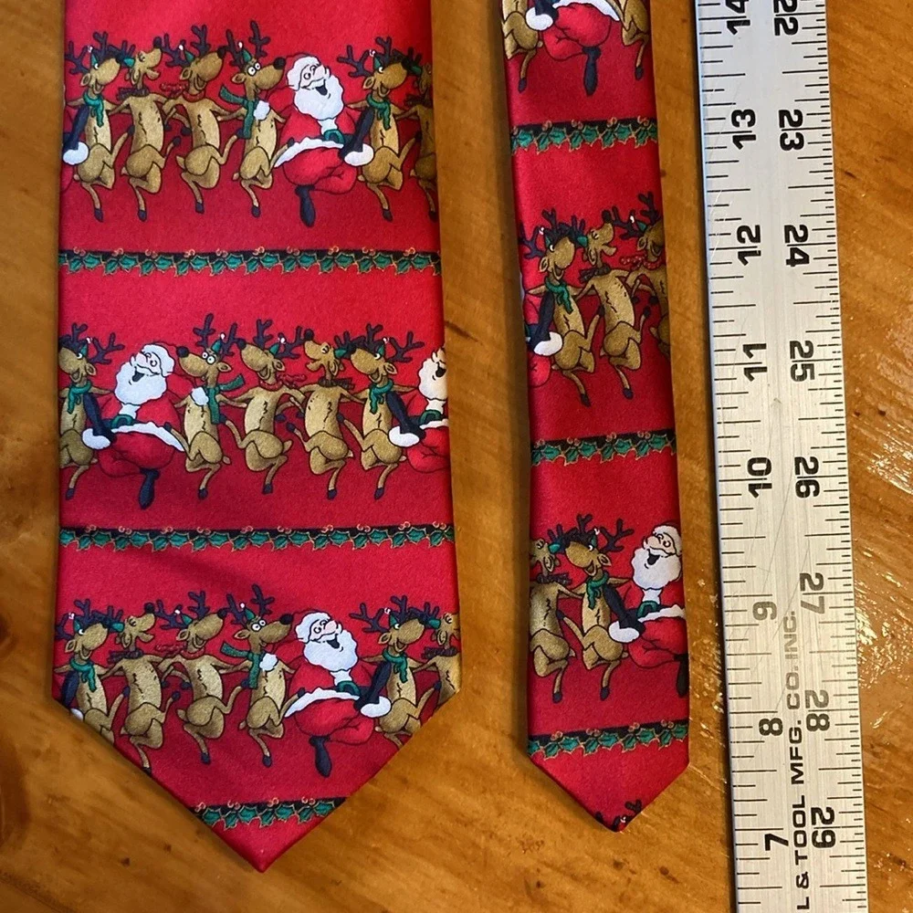 Festive‎ Mens Novelty Christmas Tie Red Santa Reindeer Dancing Whimsical Silk